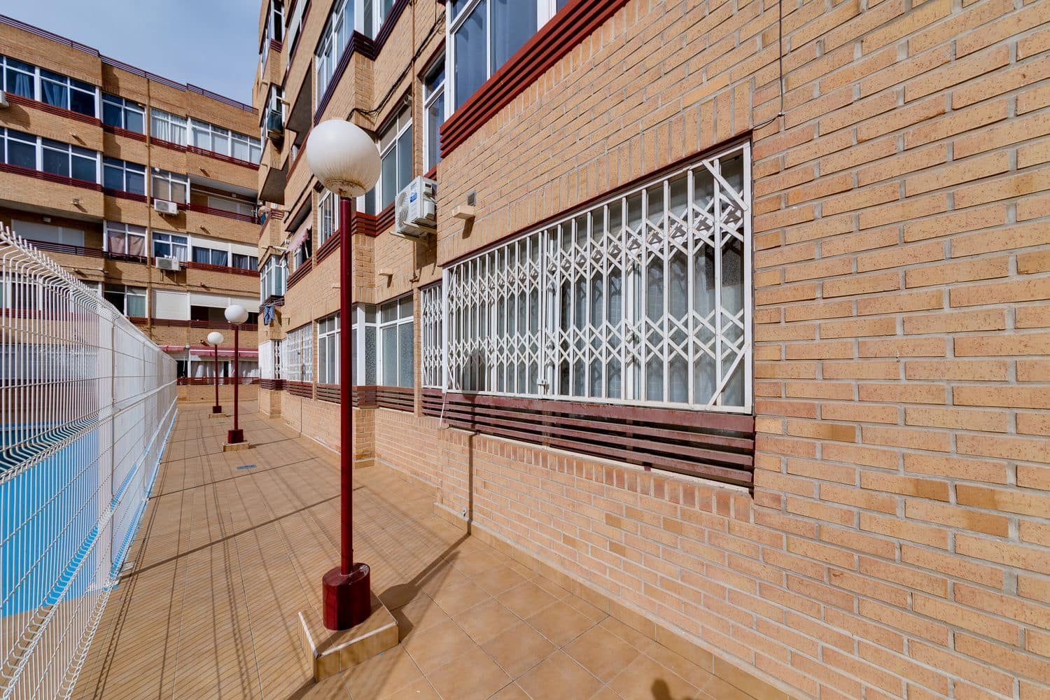 1 makuuhuone Huoneisto myytävänä paikassa Torrevieja mukana uima-altaan 
autotalli - 91 500 € (Ref: 9554368)