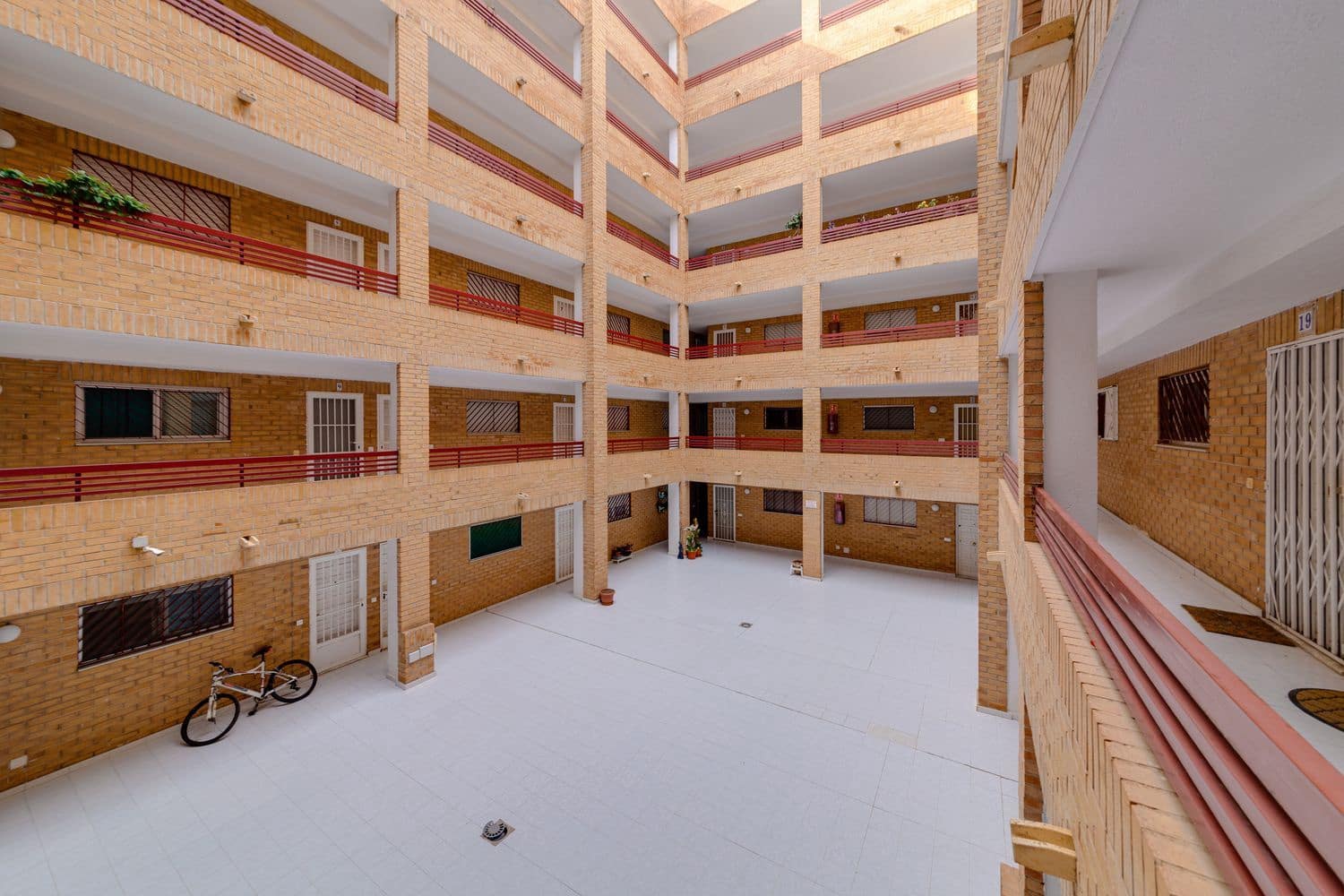 1 makuuhuone Huoneisto myytävänä paikassa Torrevieja mukana uima-altaan 
autotalli - 91 500 € (Ref: 9554368)