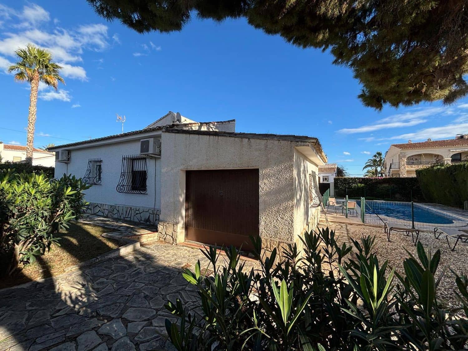 3 slaapkamer Villa te koop in El Campello met zwembad garage - € 550.000 (Ref: 9598527)