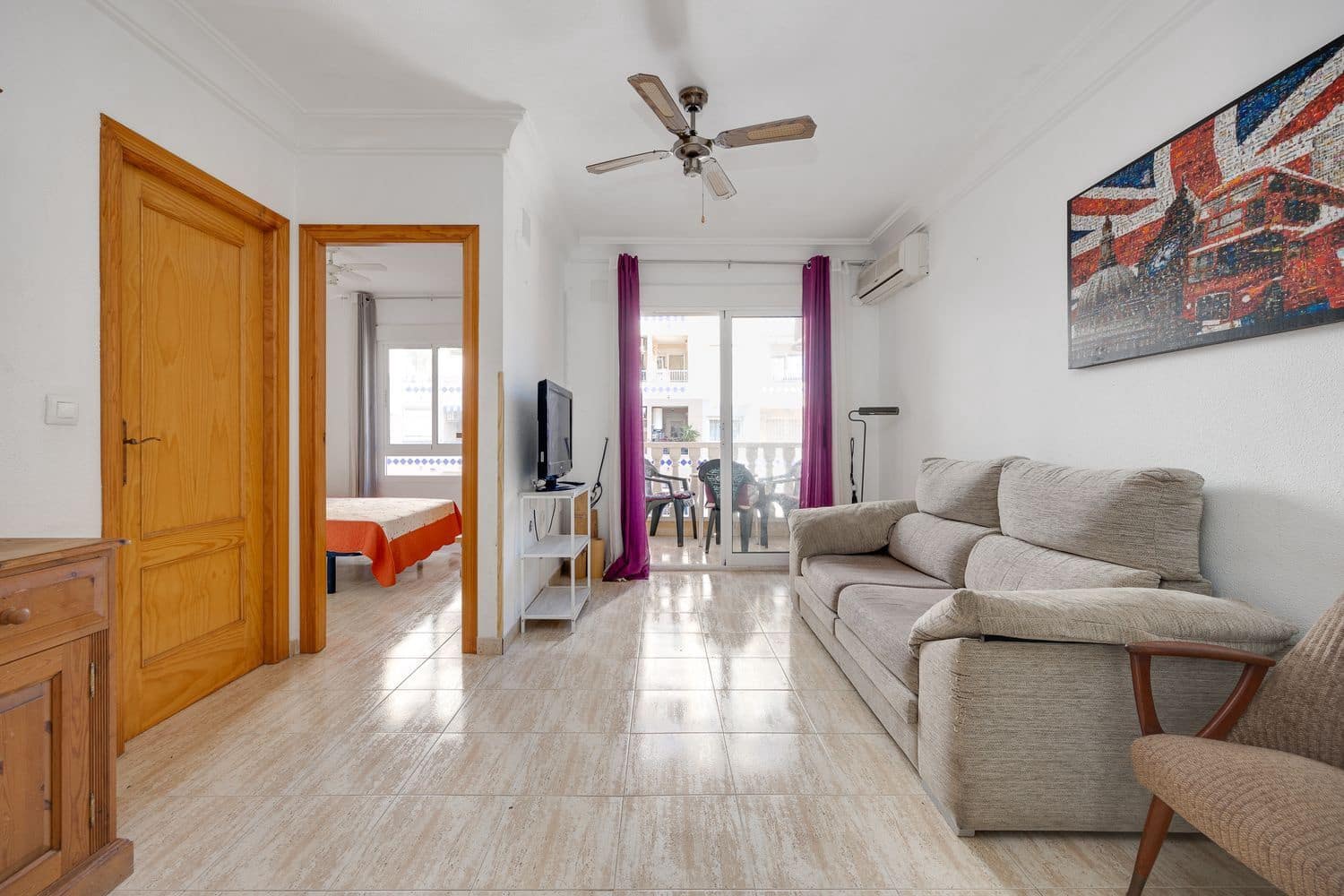 Apartamento de 2 habitaciones en Guardamar del Segura en venta con piscina garaje - 135.000 € (Ref: 9636215)