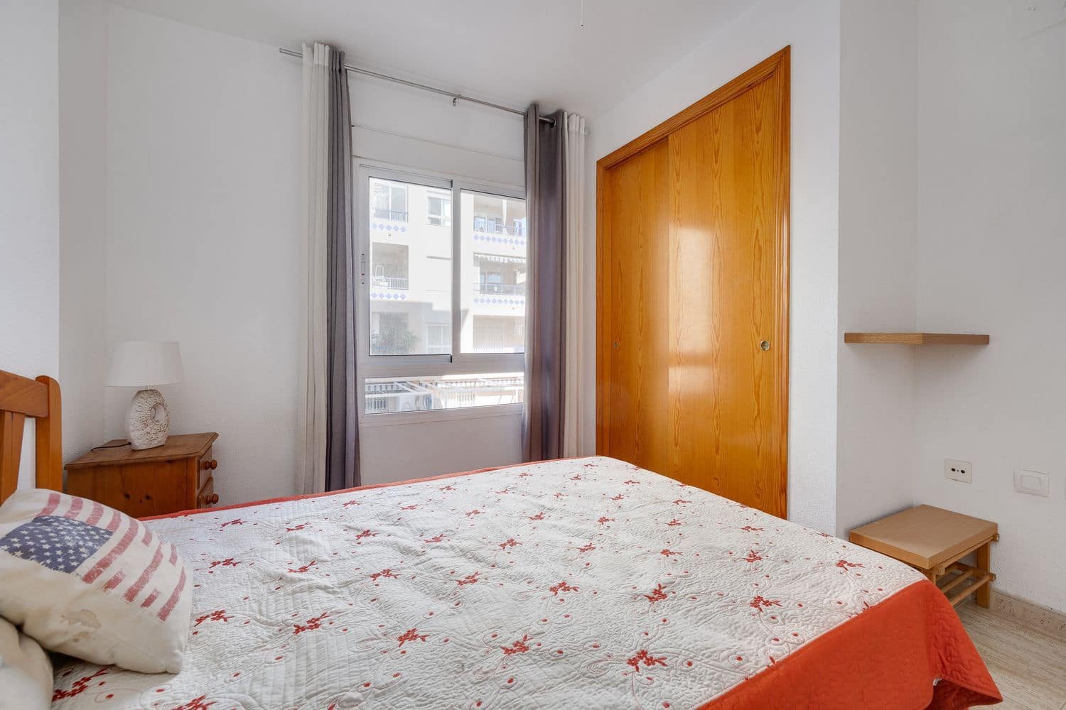 Apartamento de 2 habitaciones en Guardamar del Segura en venta con piscina garaje - 135.000 € (Ref: 9636215)