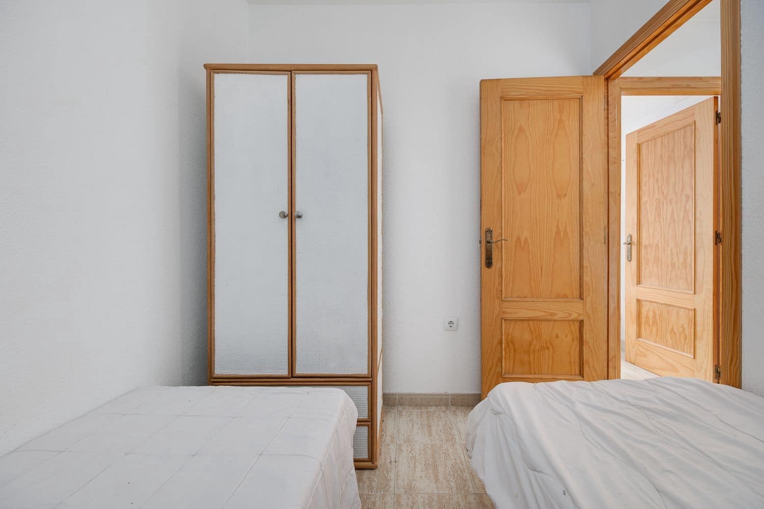 Apartamento de 2 habitaciones en Guardamar del Segura en venta con piscina garaje - 135.000 € (Ref: 9636215)