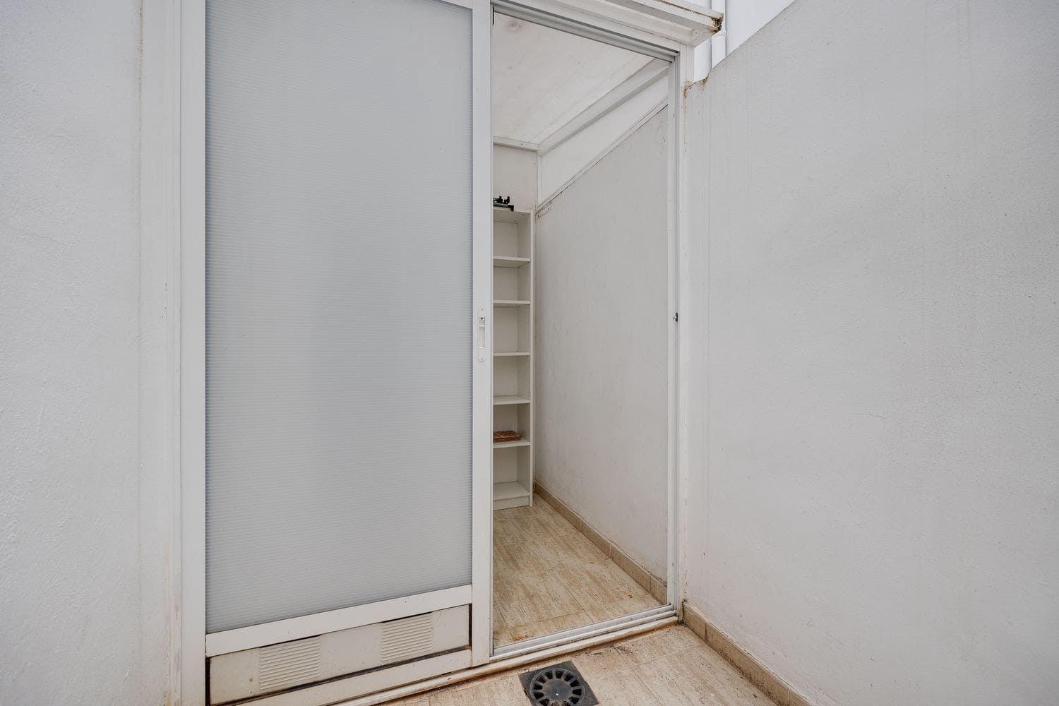 Apartamento de 2 habitaciones en Guardamar del Segura en venta con piscina garaje - 135.000 € (Ref: 9636215)