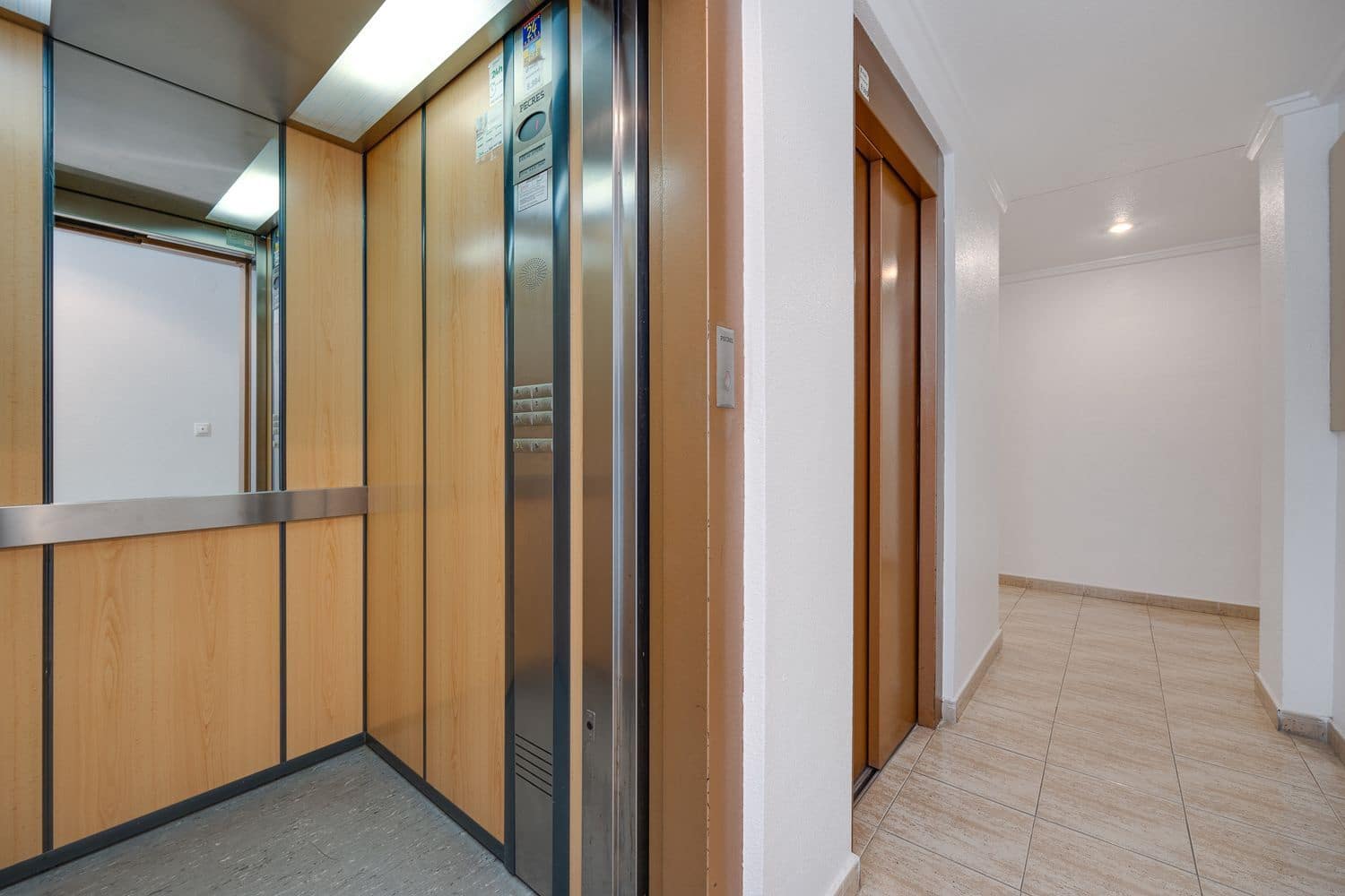 Apartamento de 2 habitaciones en Guardamar del Segura en venta con piscina garaje - 135.000 € (Ref: 9636215)