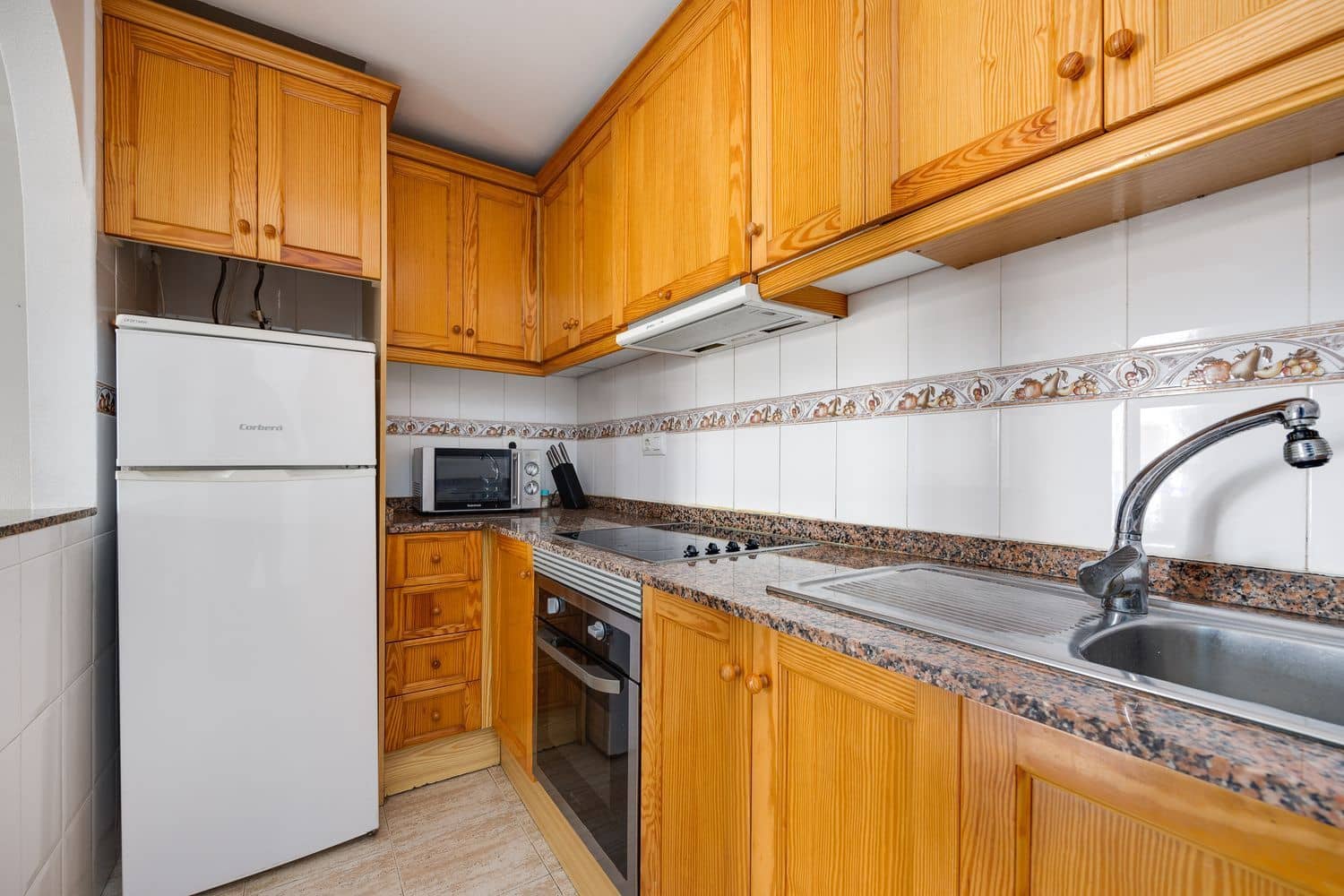 Apartamento de 2 habitaciones en Guardamar del Segura en venta con piscina garaje - 135.000 € (Ref: 9636215)