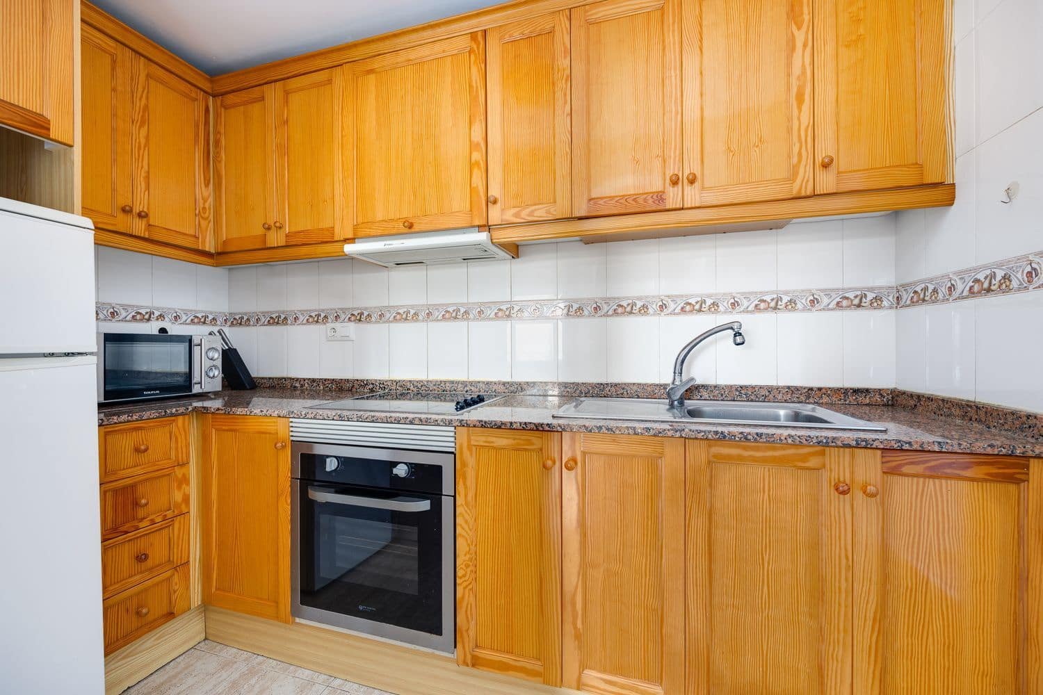 Apartamento de 2 habitaciones en Guardamar del Segura en venta con piscina garaje - 135.000 € (Ref: 9636215)