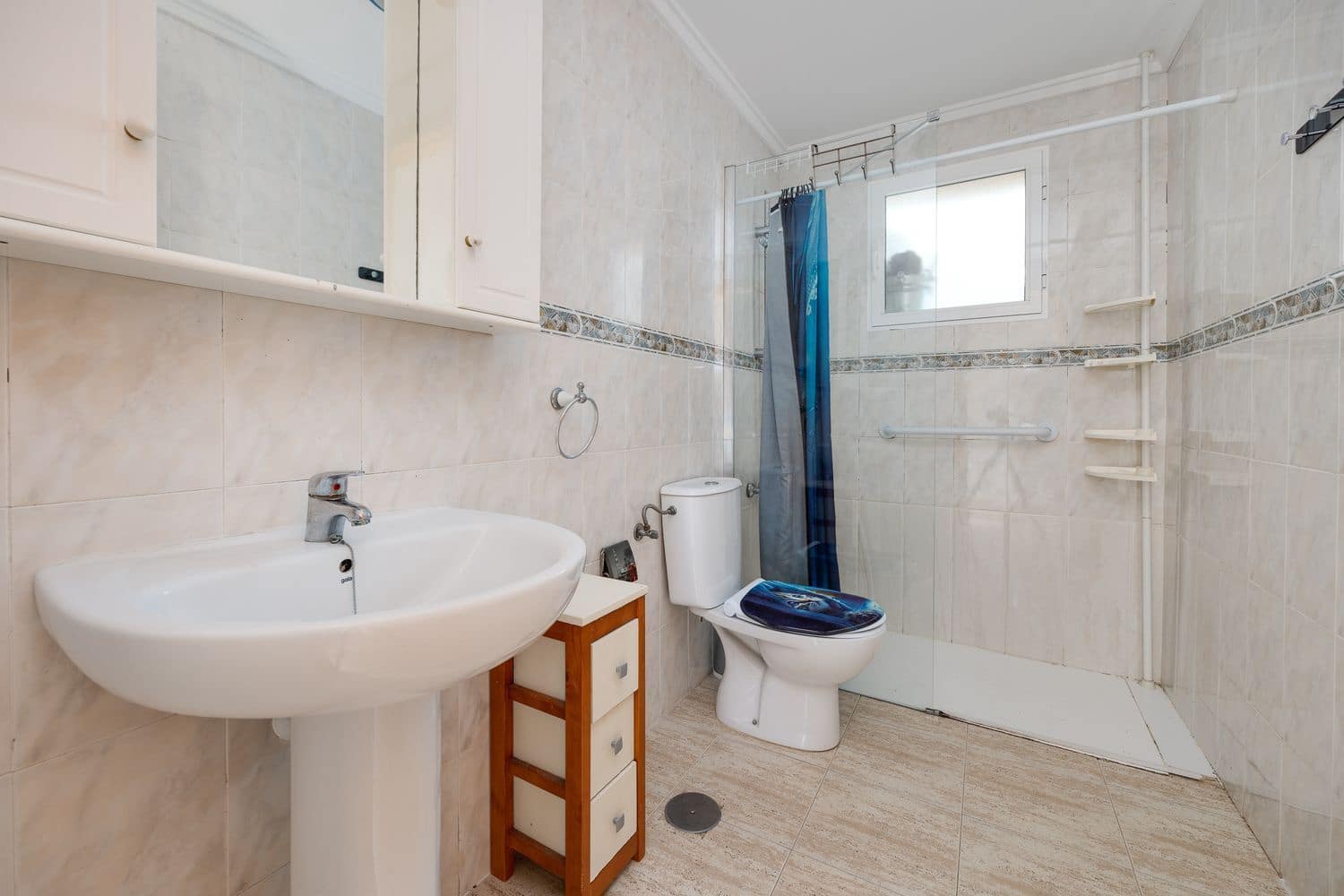 Apartamento de 2 habitaciones en Guardamar del Segura en venta con piscina garaje - 135.000 € (Ref: 9636215)