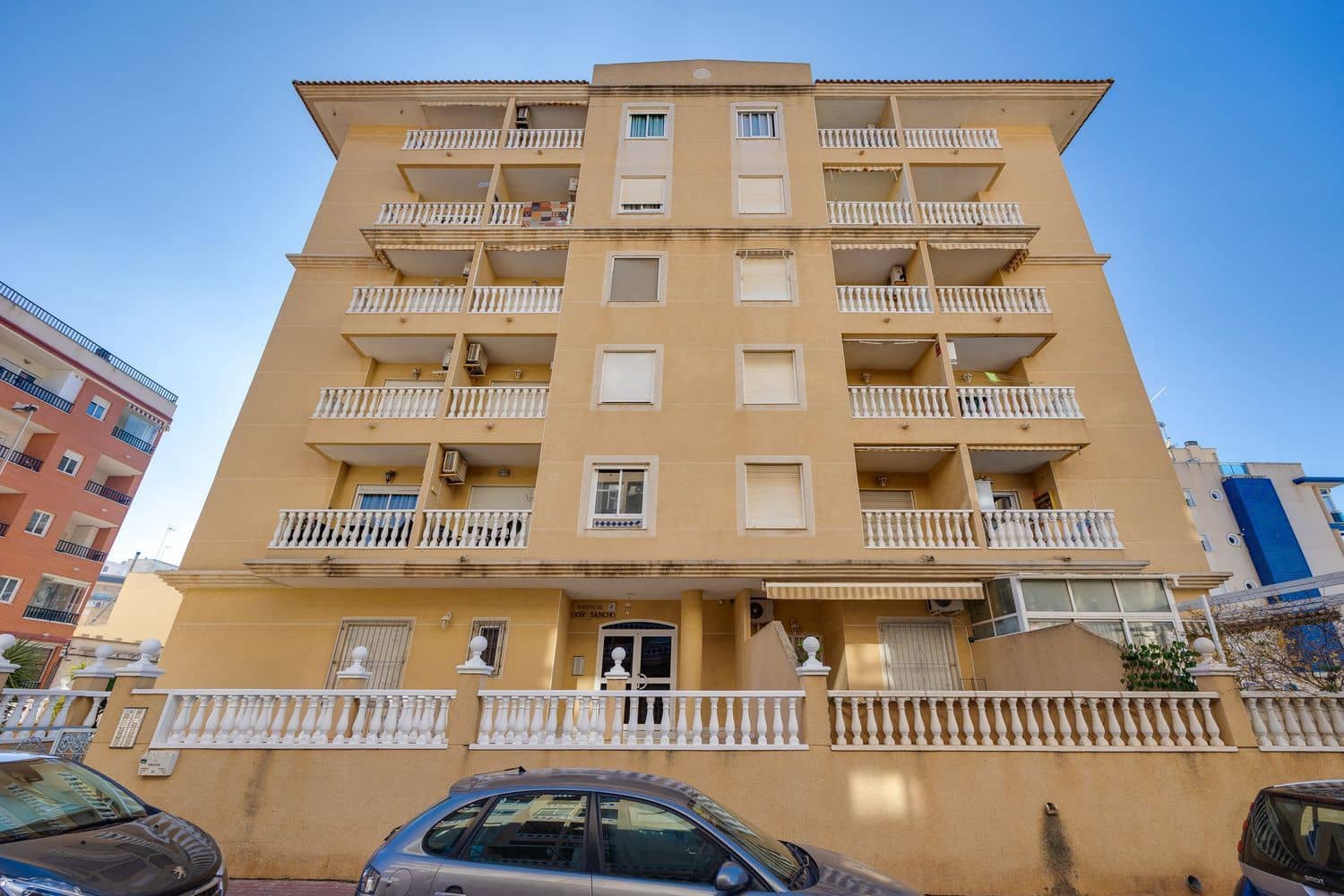Apartamento de 2 habitaciones en Guardamar del Segura en venta con piscina garaje - 135.000 € (Ref: 9636215)