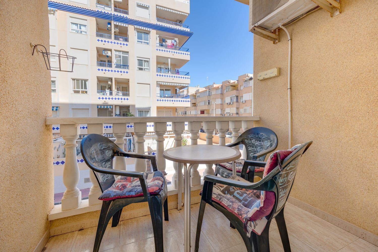 Apartamento de 2 habitaciones en Guardamar del Segura en venta con piscina garaje - 135.000 € (Ref: 9636215)