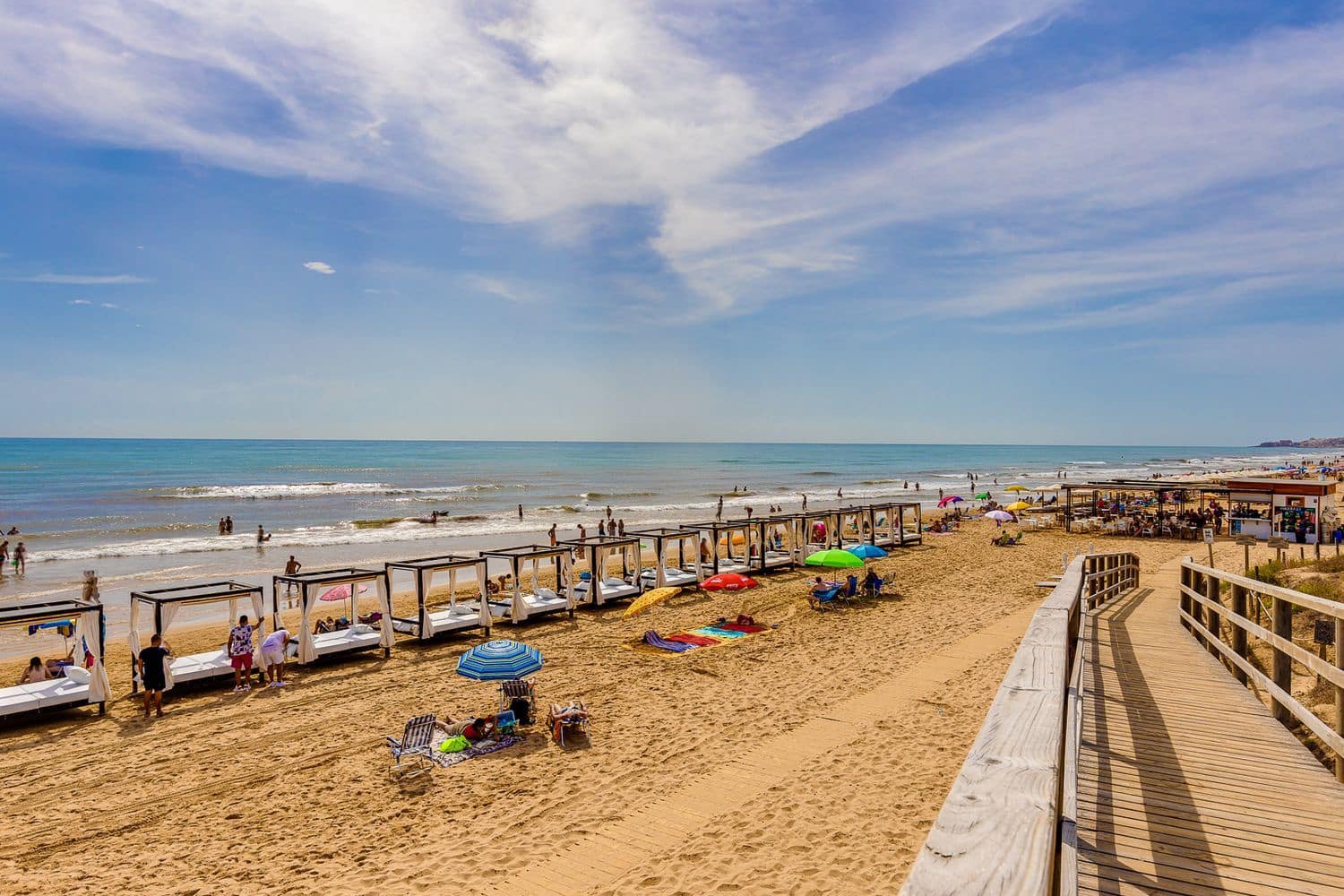 Apartamento de 2 habitaciones en Guardamar del Segura en venta con piscina garaje - 135.000 € (Ref: 9636215)