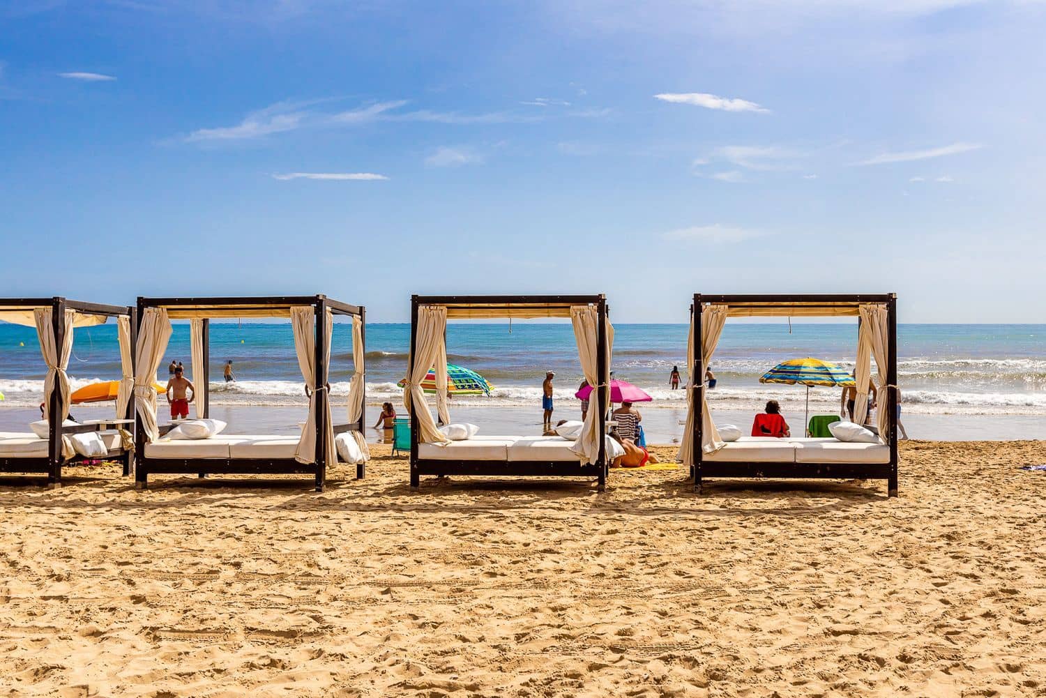 Apartamento de 2 habitaciones en Guardamar del Segura en venta con piscina garaje - 135.000 € (Ref: 9636215)