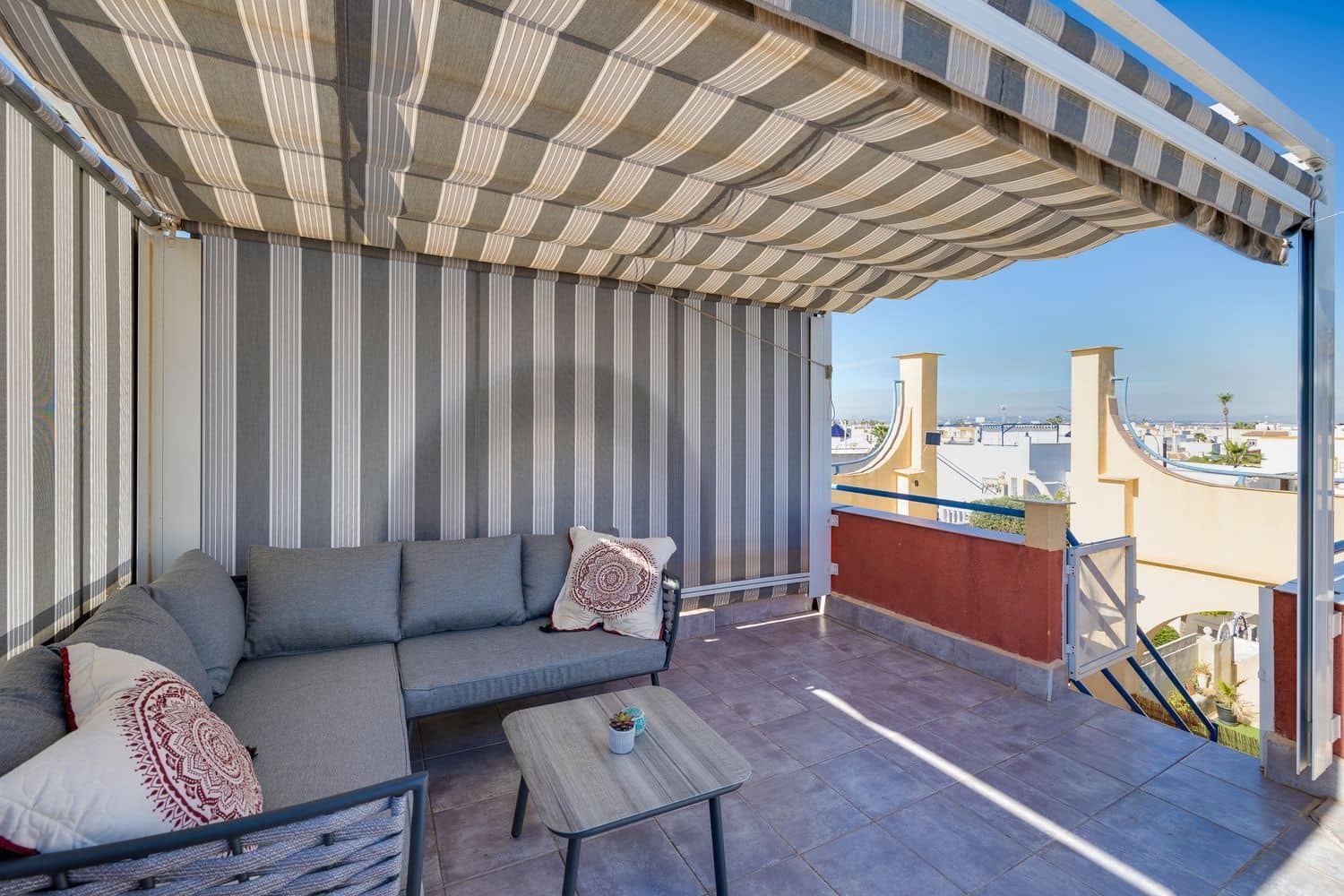 1 soveværelse Byhus til salg i Torrevieja med swimmingpool garage - € 118.000 (Ref: 9636216)