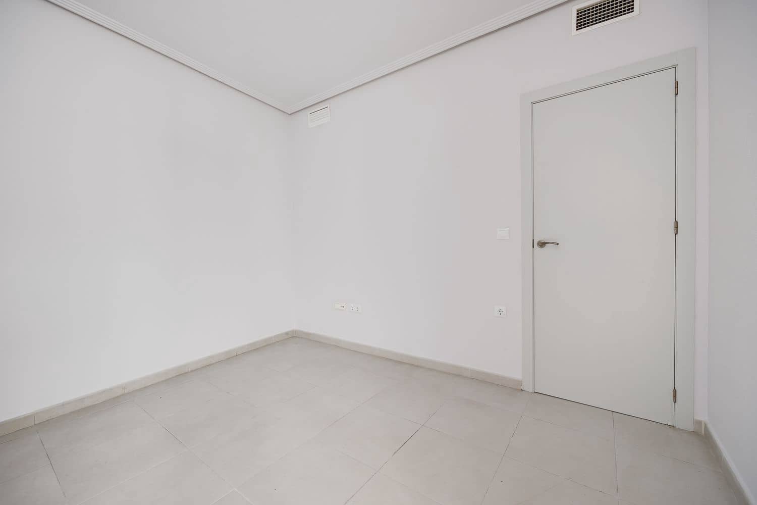 3 Zimmer Apartment zu verkaufen in Torrevieja mit Garage - 170.000 € (Ref: 9638951)