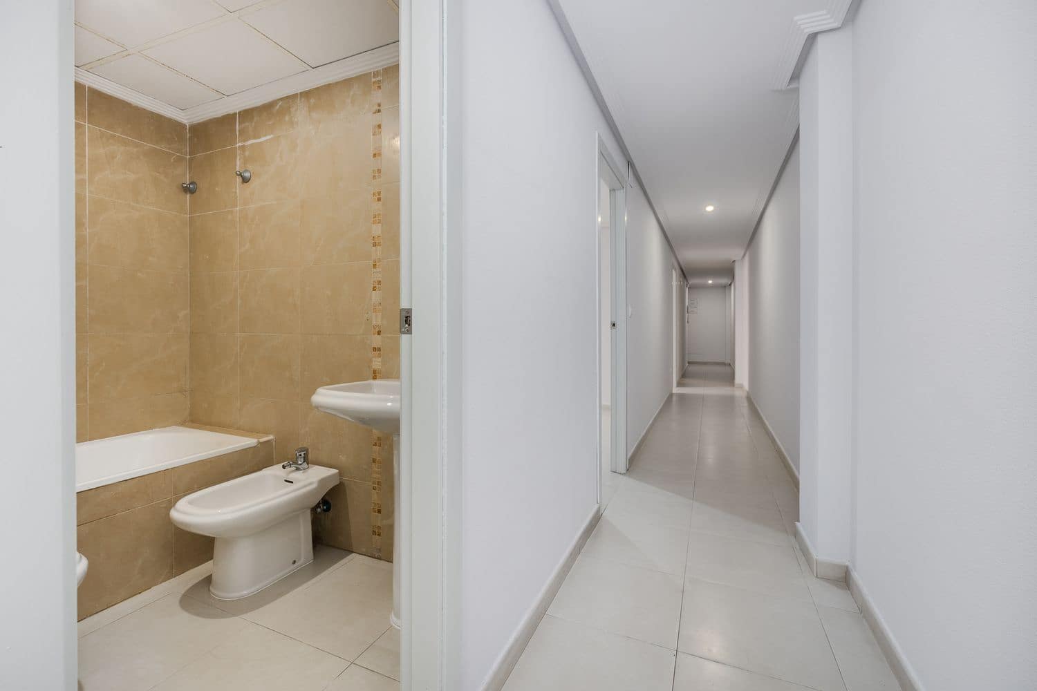 3 Zimmer Apartment zu verkaufen in Torrevieja mit Garage - 170.000 € (Ref: 9638951)