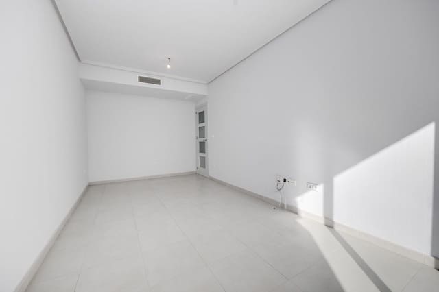 3 Zimmer Apartment zu verkaufen in Las Piscinas Naturales, Torrevieja mit Garage - 170.000 € (Ref: 9638951)