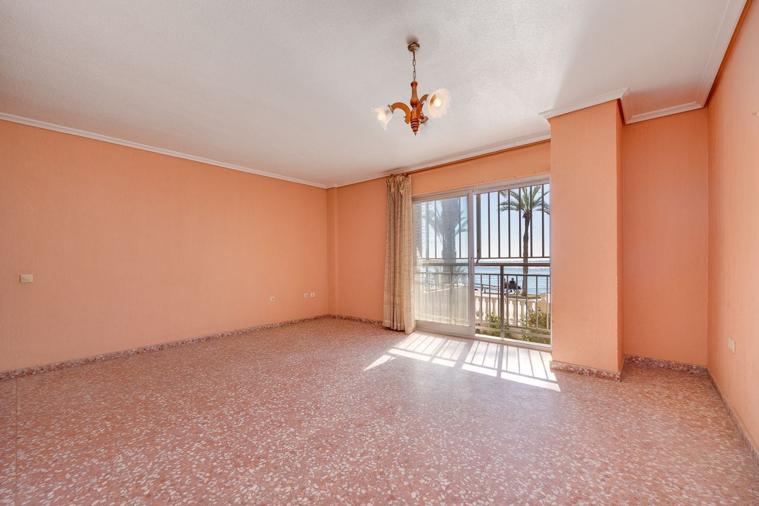 3 Zimmer Apartment zu verkaufen in Torrevieja mit Garage - 290.000 € (Ref: 9647701)