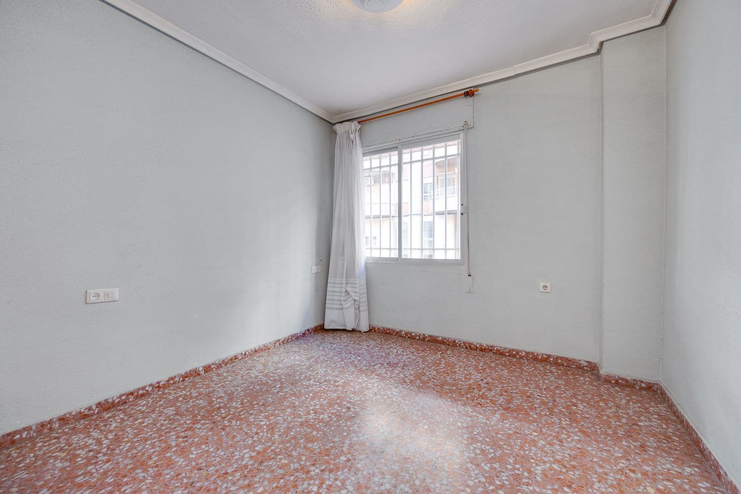 3 Zimmer Apartment zu verkaufen in Torrevieja mit Garage - 290.000 € (Ref: 9647701)