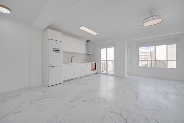 Apartamento de 3 habitaciones en Centro - Muelle Pesquero, Torrevieja en venta con garaje - 175.000 € (Ref: 9673724)