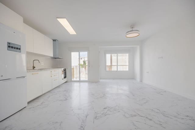 Apartamento de 3 habitaciones en Centro - Muelle Pesquero, Torrevieja en venta con garaje - 175.000 € (Ref: 9673724)