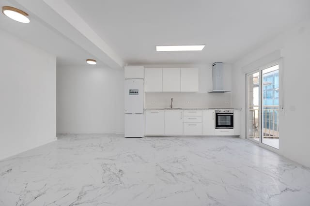 Apartamento de 3 habitaciones en Centro - Muelle Pesquero, Torrevieja en venta con garaje - 175.000 € (Ref: 9673724)