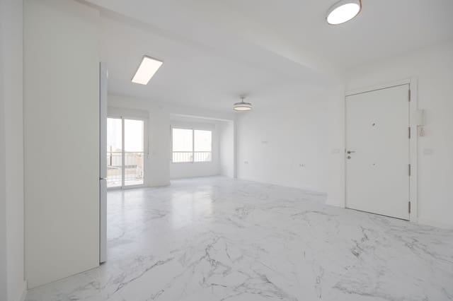 Apartamento de 3 habitaciones en Centro - Muelle Pesquero, Torrevieja en venta con garaje - 175.000 € (Ref: 9673724)