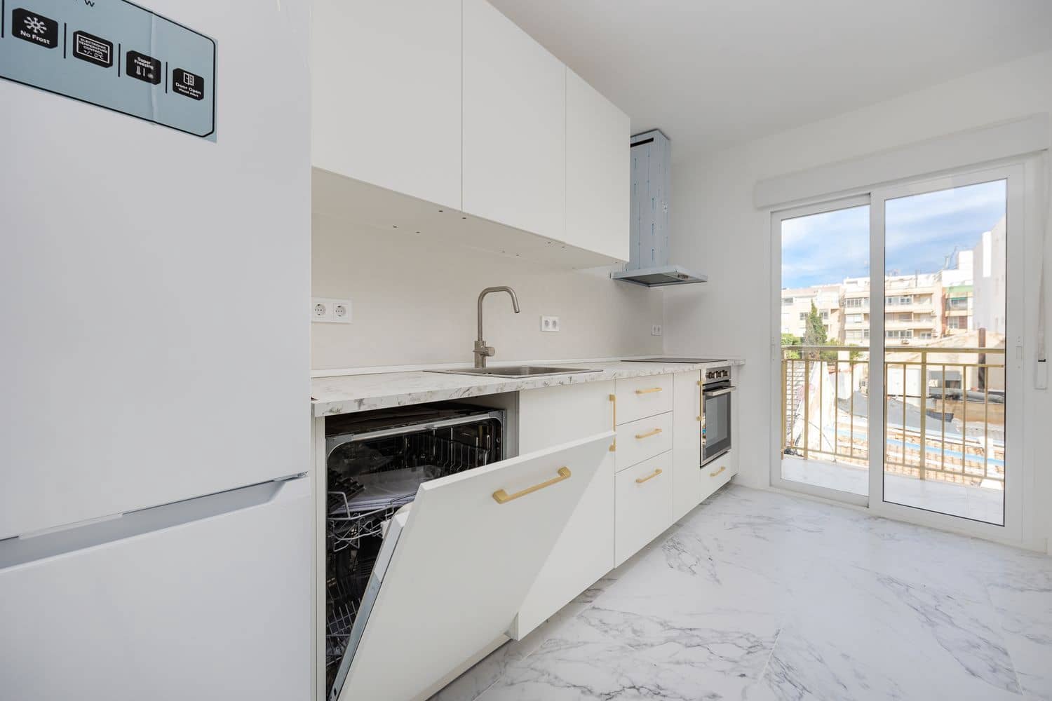 Apartamento de 3 habitaciones en Torrevieja en venta con garaje - 175.000 € (Ref: 9673724)