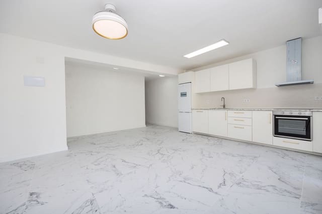 Apartamento de 3 habitaciones en Centro - Muelle Pesquero, Torrevieja en venta con garaje - 175.000 € (Ref: 9673724)