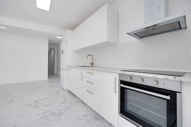 Apartamento de 3 habitaciones en Centro - Muelle Pesquero, Torrevieja en venta con garaje - 175.000 € (Ref: 9673724)