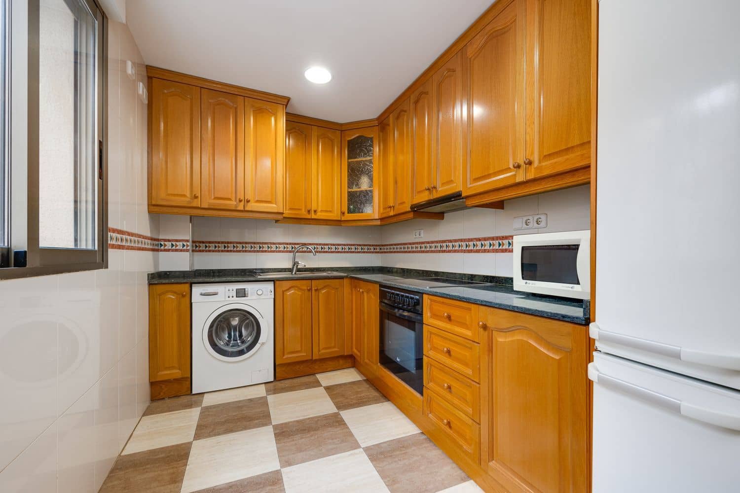 2 sovrum Lägenhet till salu i Torrevieja med garage - 235 000 € (Ref: 9673725)