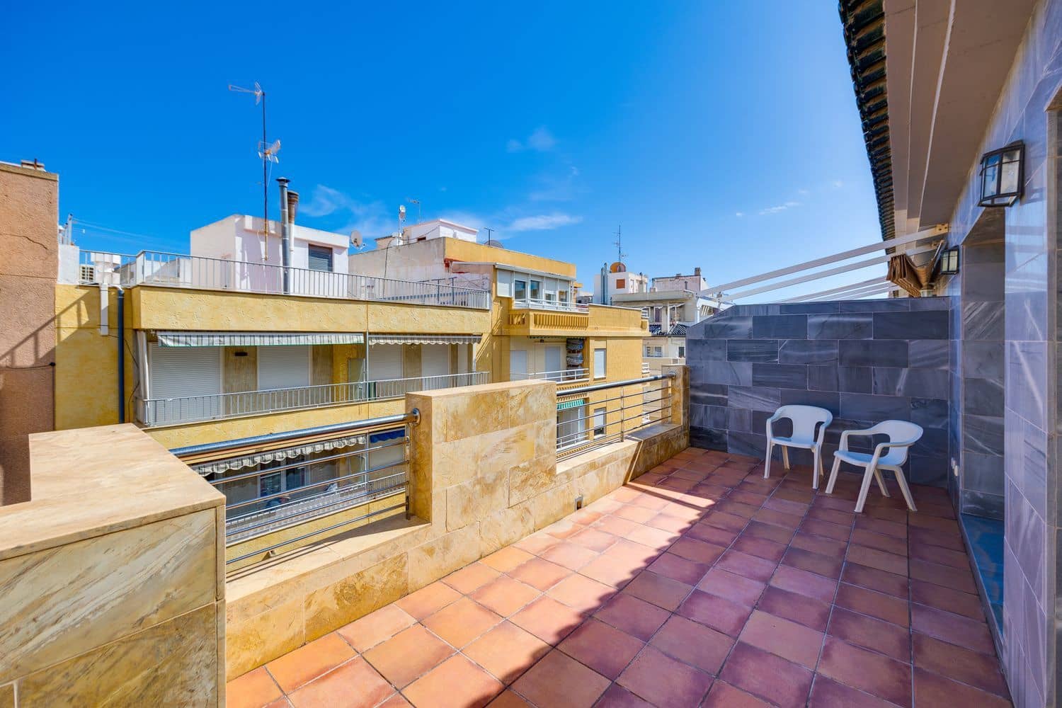 2 sovrum Lägenhet till salu i Torrevieja med garage - 235 000 € (Ref: 9673725)