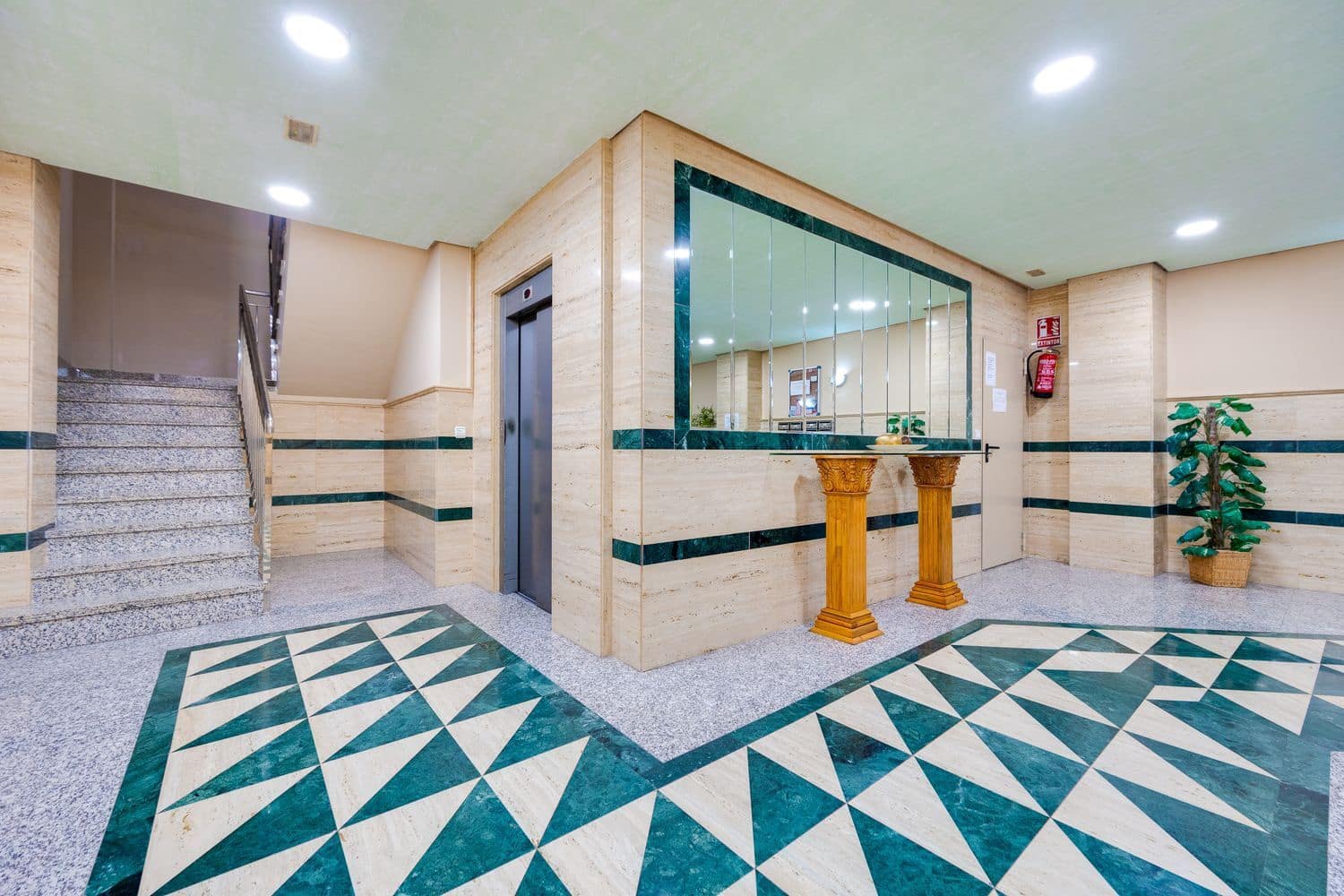 2 sovrum Lägenhet till salu i Torrevieja med garage - 235 000 € (Ref: 9673725)