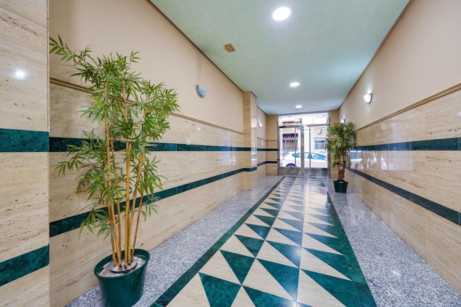 2 sovrum Lägenhet till salu i Torrevieja med garage - 235 000 € (Ref: 9673725)