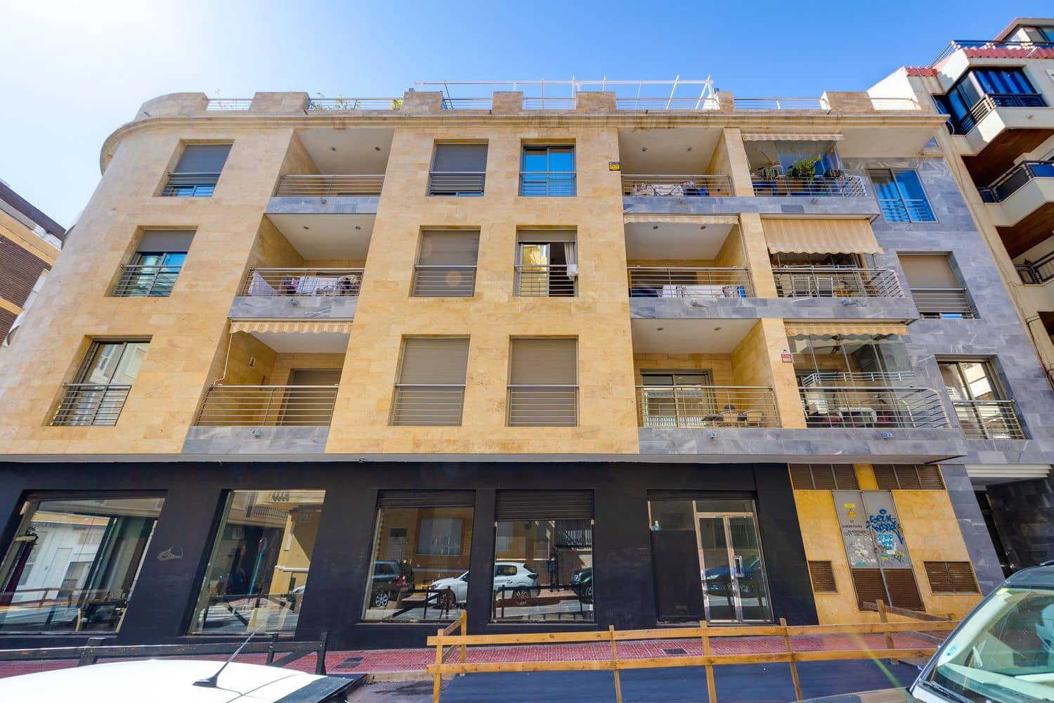 2 sovrum Lägenhet till salu i Torrevieja med garage - 235 000 € (Ref: 9673725)