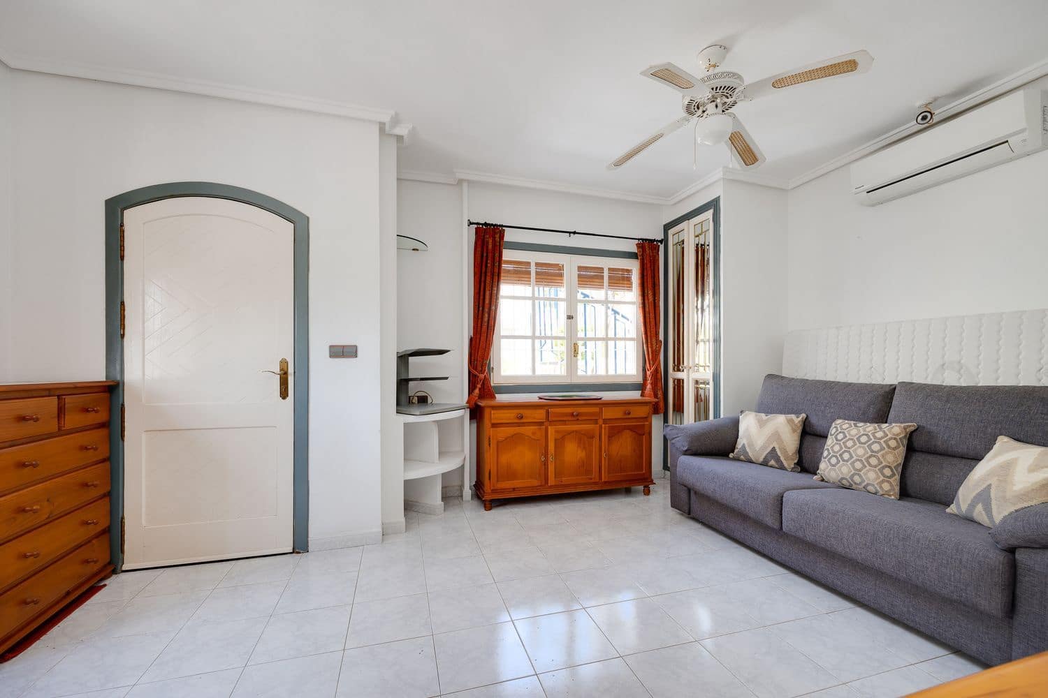 Appartement à vendre à Torrevieja avec piscine garage - 105 000 € (Ref: 9700362)