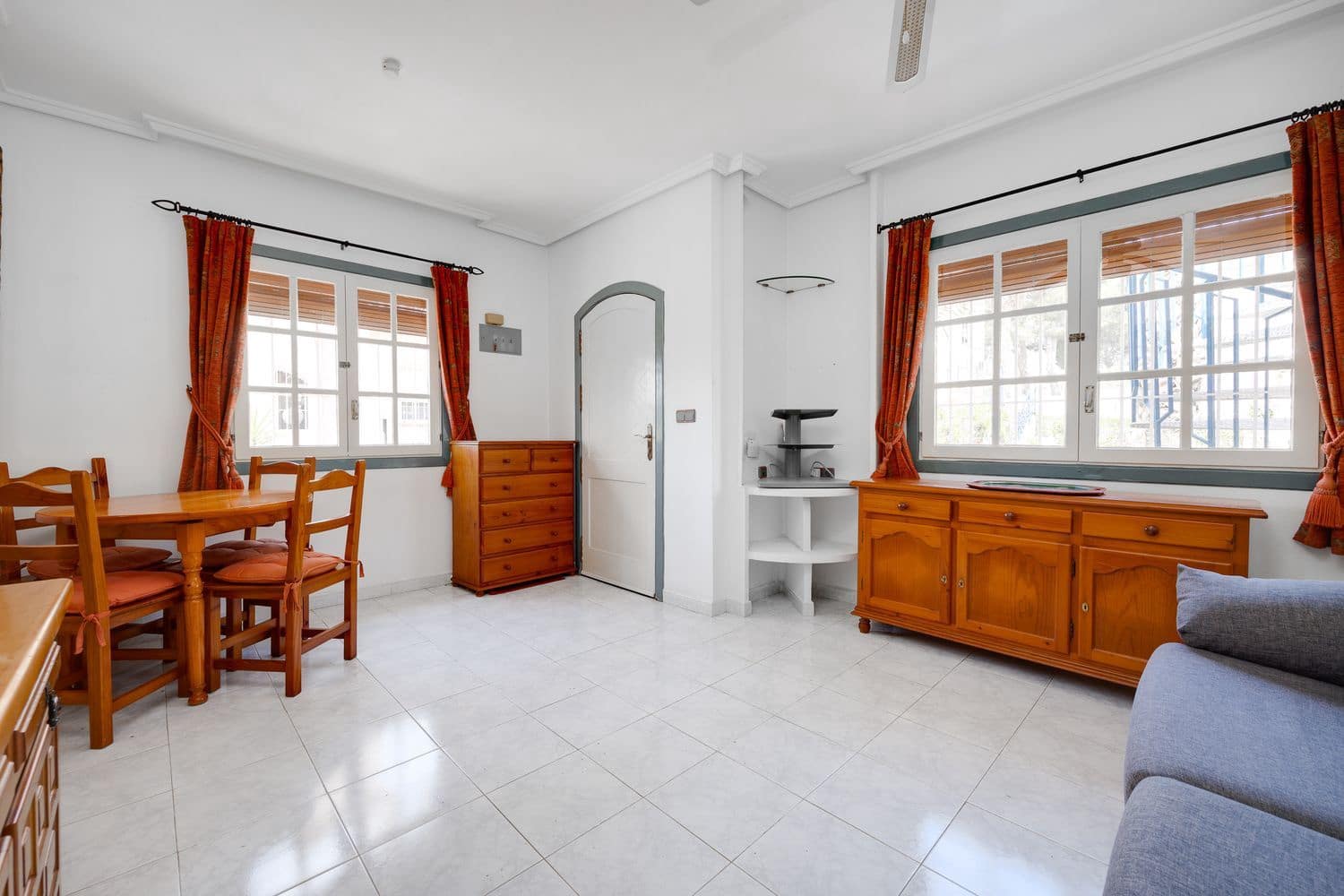 Appartement à vendre à Torrevieja avec piscine garage - 105 000 € (Ref: 9700362)