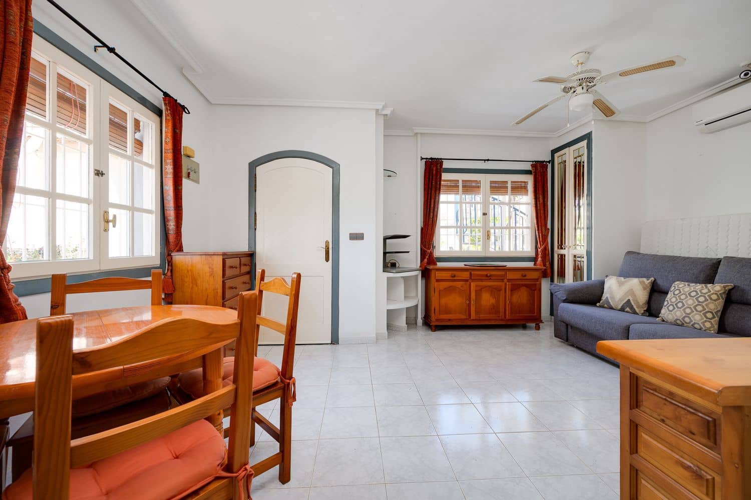 Appartement à vendre à Torrevieja avec piscine garage - 105 000 € (Ref: 9700362)