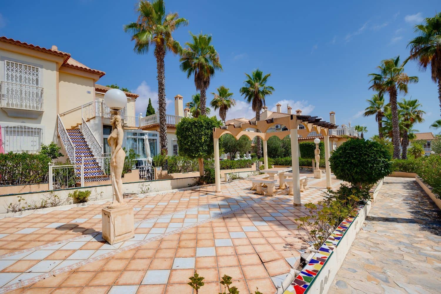 Appartement à vendre à Torrevieja avec piscine garage - 105 000 € (Ref: 9700362)