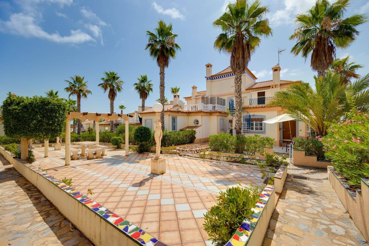 Appartement à vendre à Torrevieja avec piscine garage - 105 000 € (Ref: 9700362)