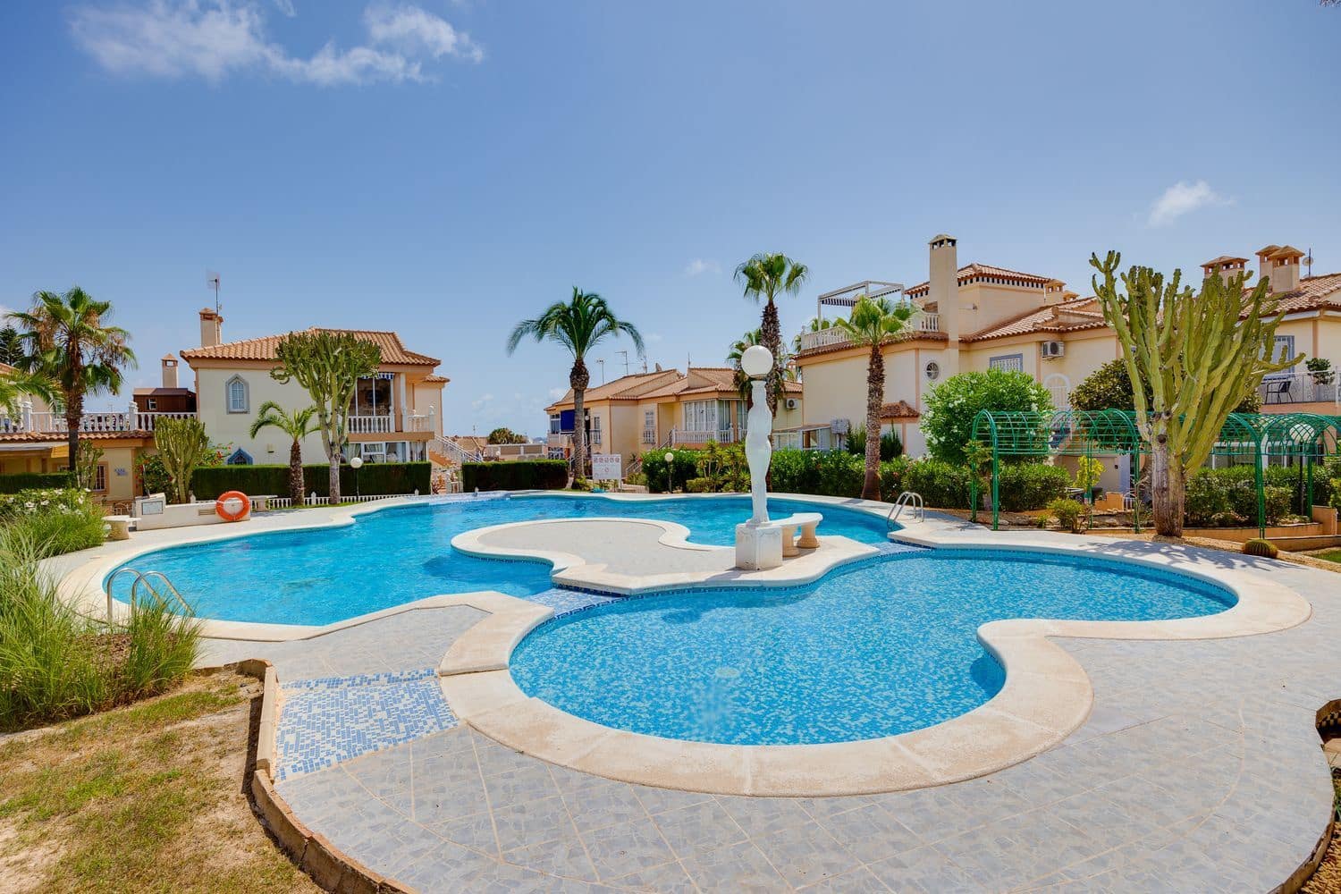 Appartement à vendre à Torrevieja avec piscine garage - 105 000 € (Ref: 9700362)