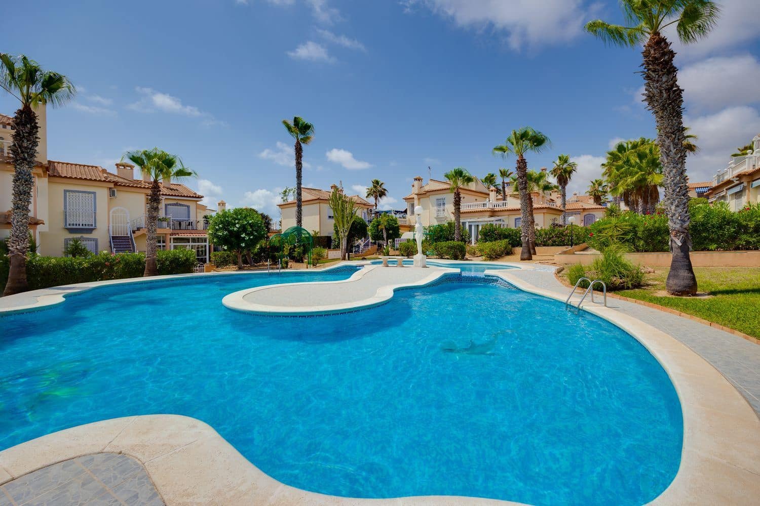 Appartement à vendre à Torrevieja avec piscine garage - 105 000 € (Ref: 9700362)