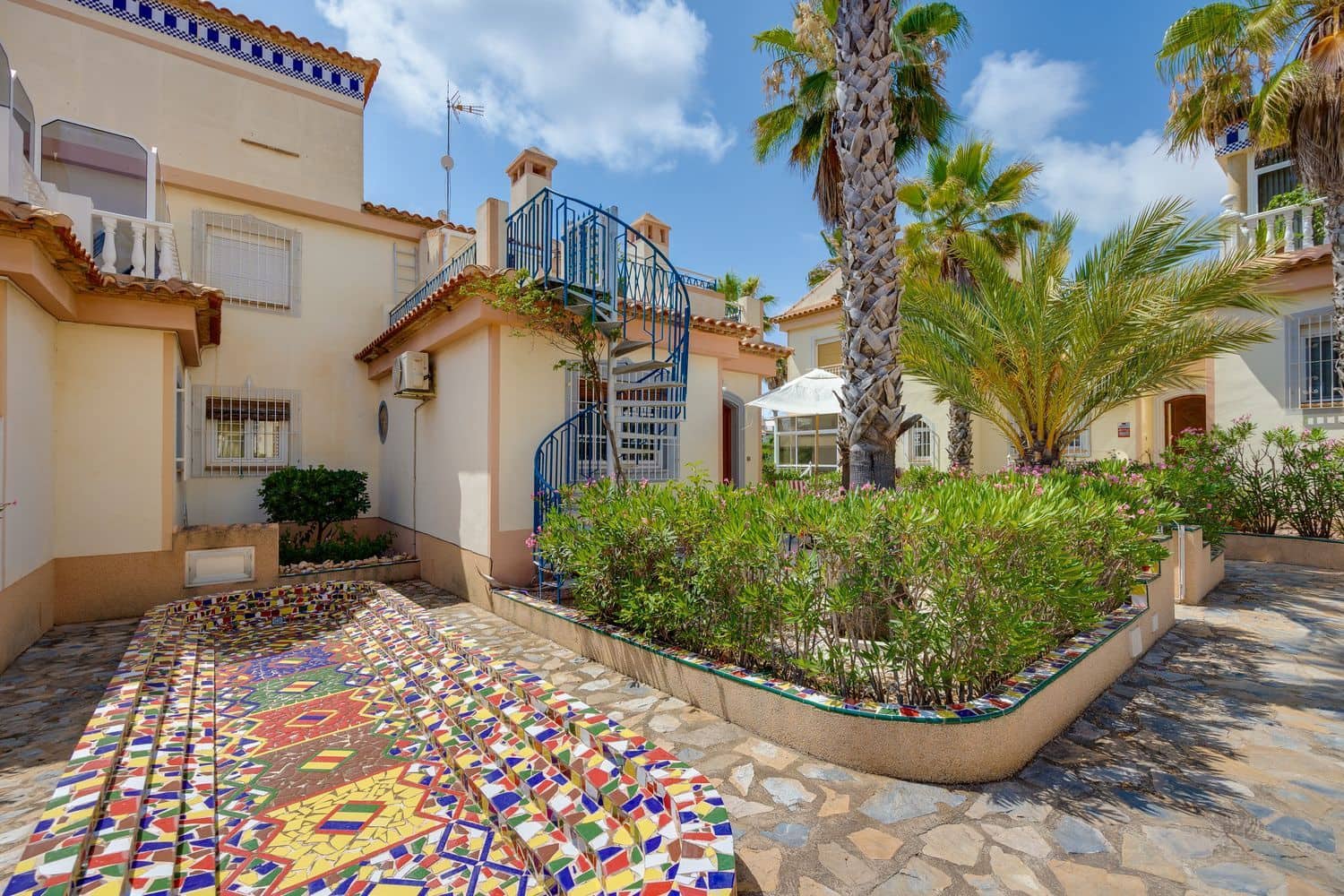 Appartement à vendre à Torrevieja avec piscine garage - 105 000 € (Ref: 9700362)