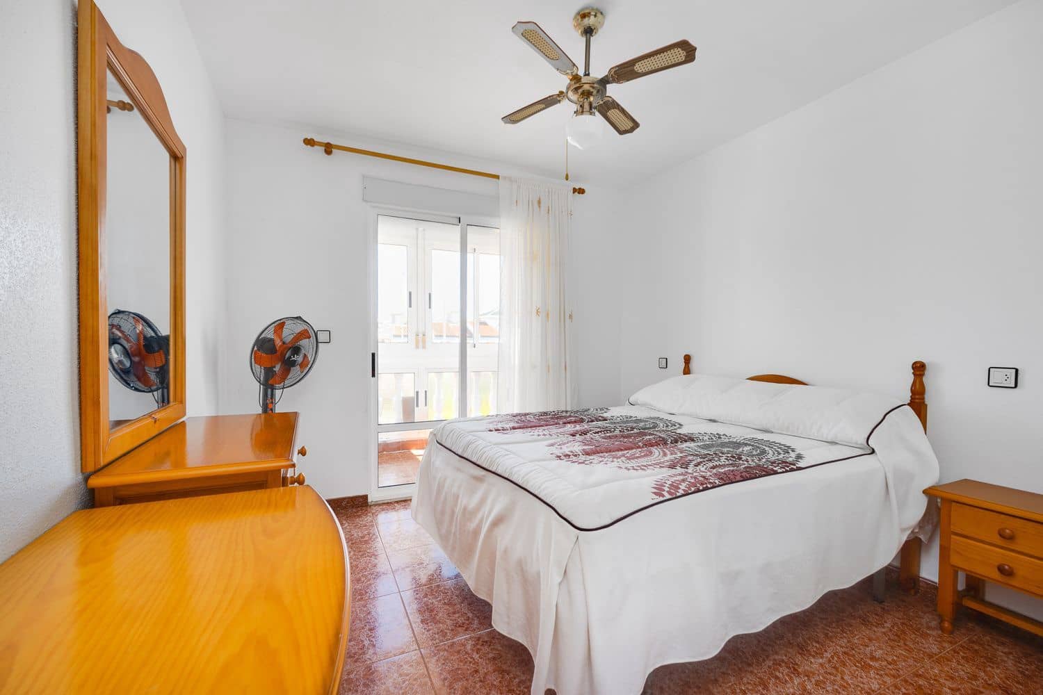 3 sypialnia Dom na sprzedaż w Torrevieja z basenem garażem - 215 000 € (Ref: 9709487)