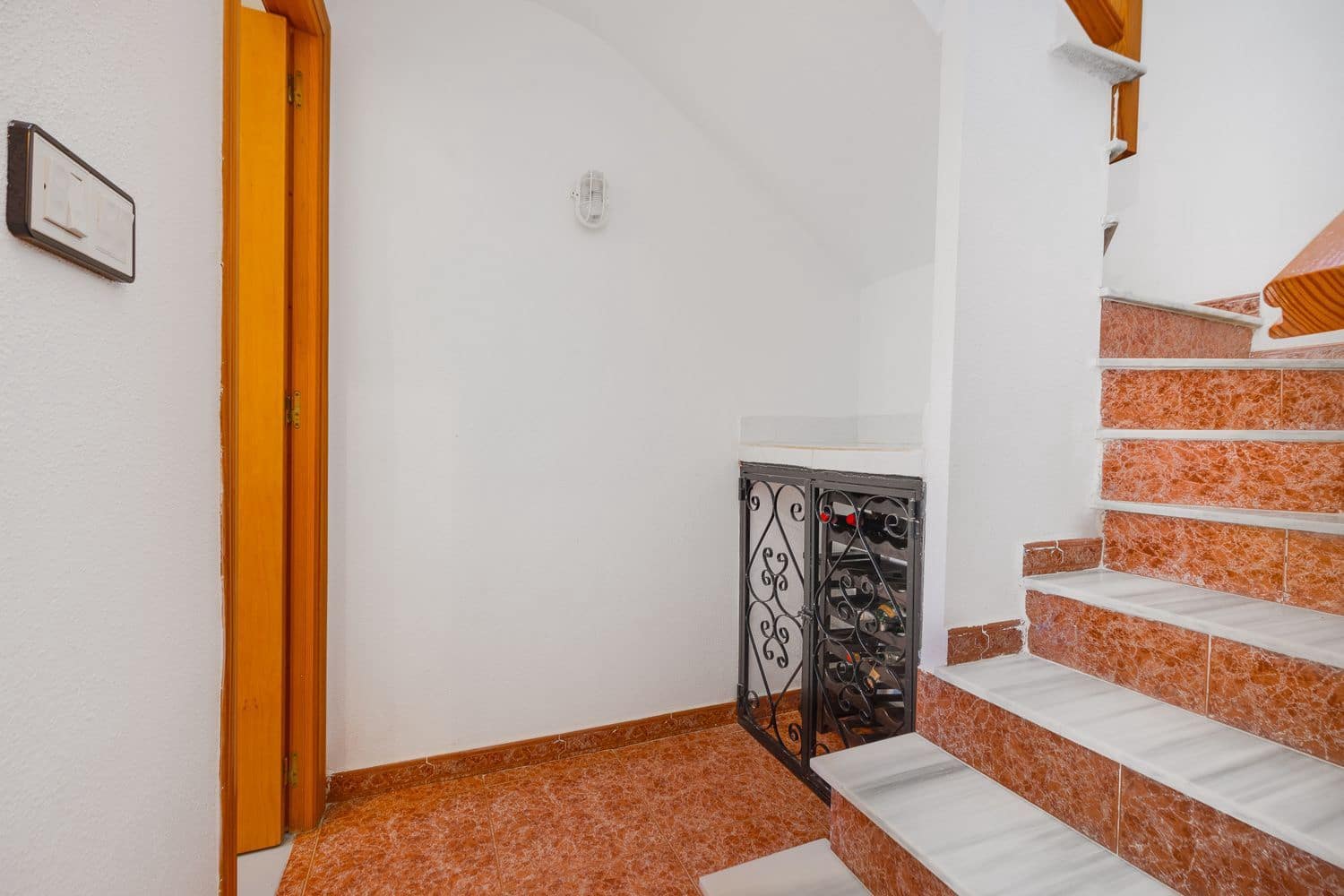 3 sypialnia Dom na sprzedaż w Torrevieja z basenem garażem - 215 000 € (Ref: 9709487)