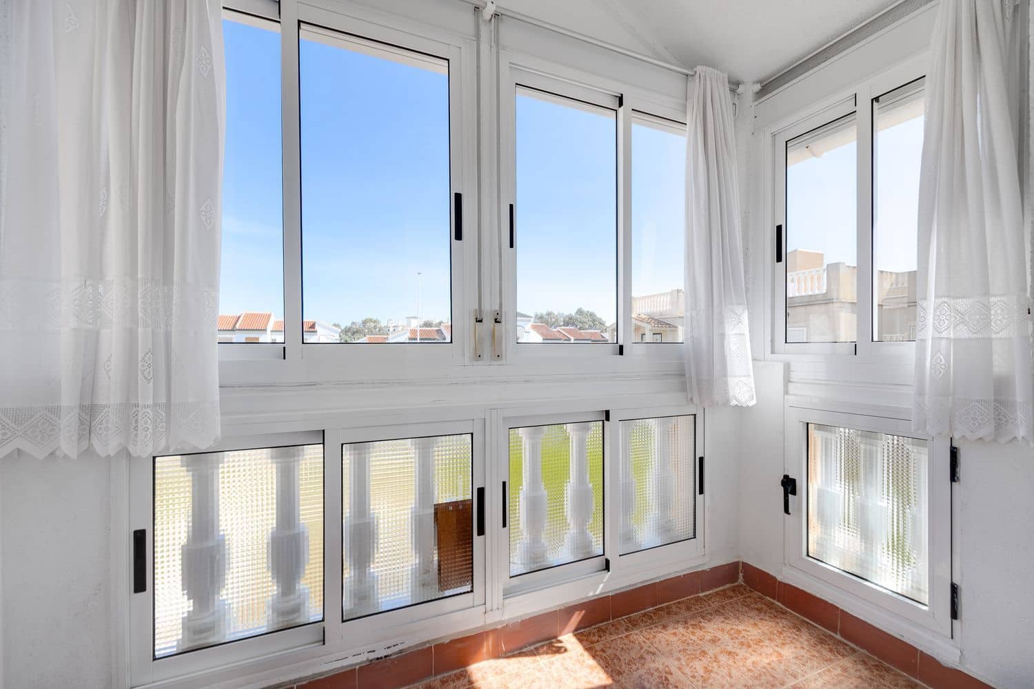 3 sypialnia Dom na sprzedaż w Torrevieja z basenem garażem - 215 000 € (Ref: 9709487)