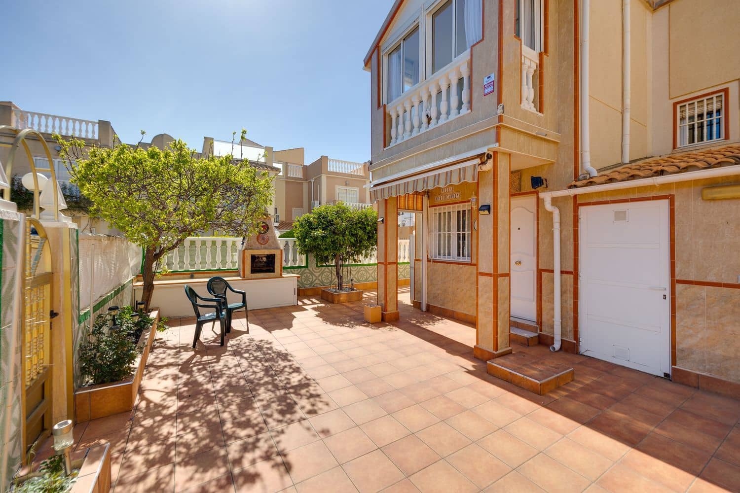 3 sypialnia Dom na sprzedaż w Torrevieja z basenem garażem - 215 000 € (Ref: 9709487)