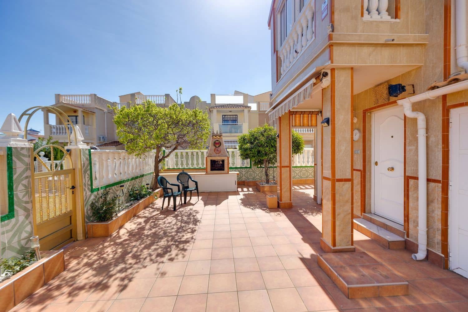 3 sypialnia Dom na sprzedaż w Torrevieja z basenem garażem - 215 000 € (Ref: 9709487)