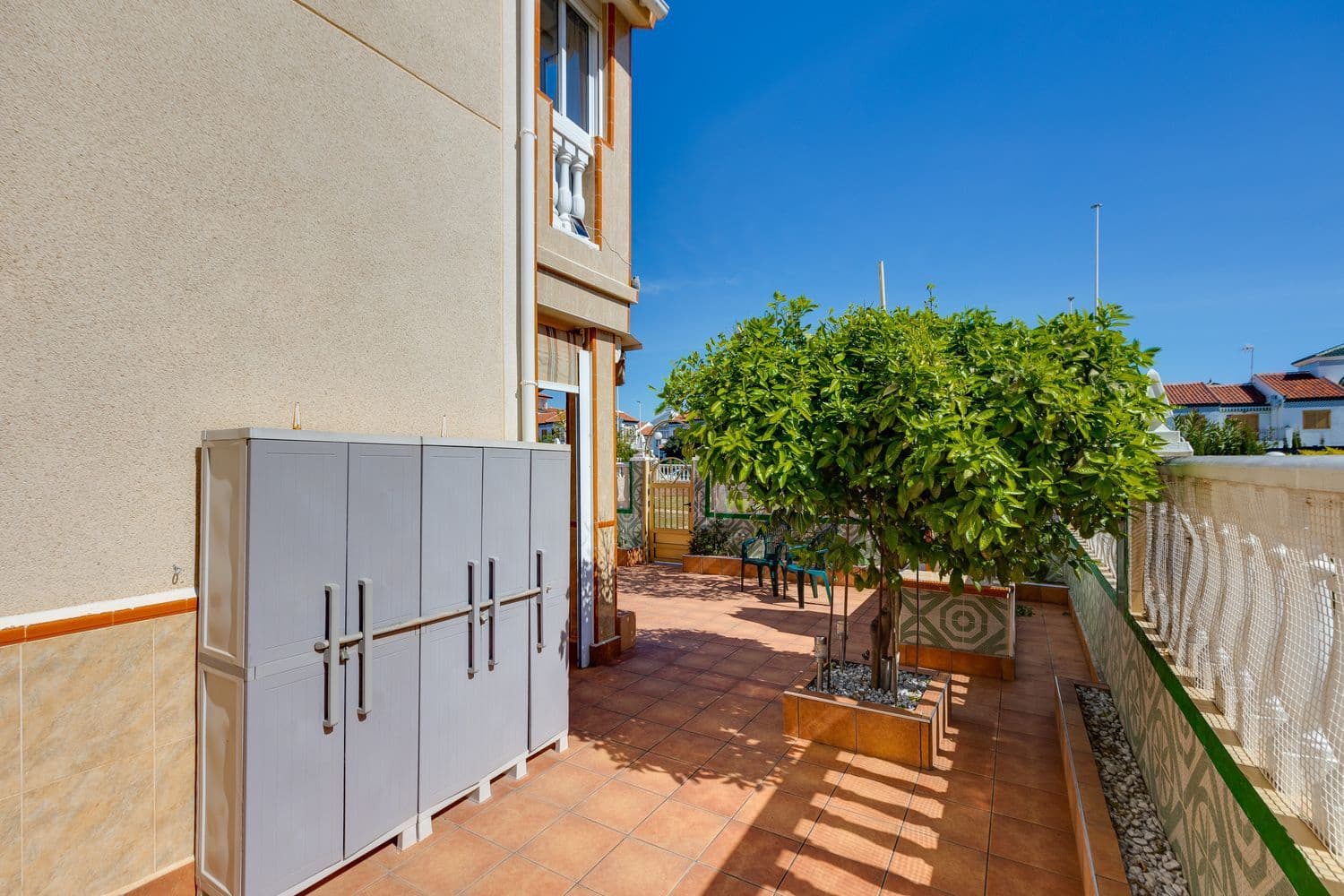 3 sypialnia Dom na sprzedaż w Torrevieja z basenem garażem - 215 000 € (Ref: 9709487)