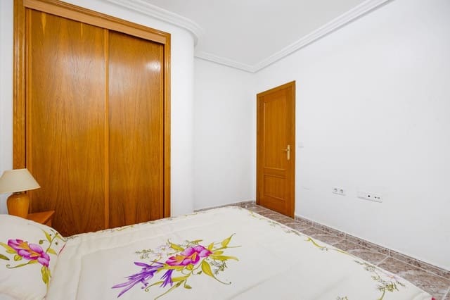 2 bedroom Apartment for sale in Avenida Habaneras - Curva de Palangre, Torrevieja with garage - € 149,000 (Ref: 9719485)