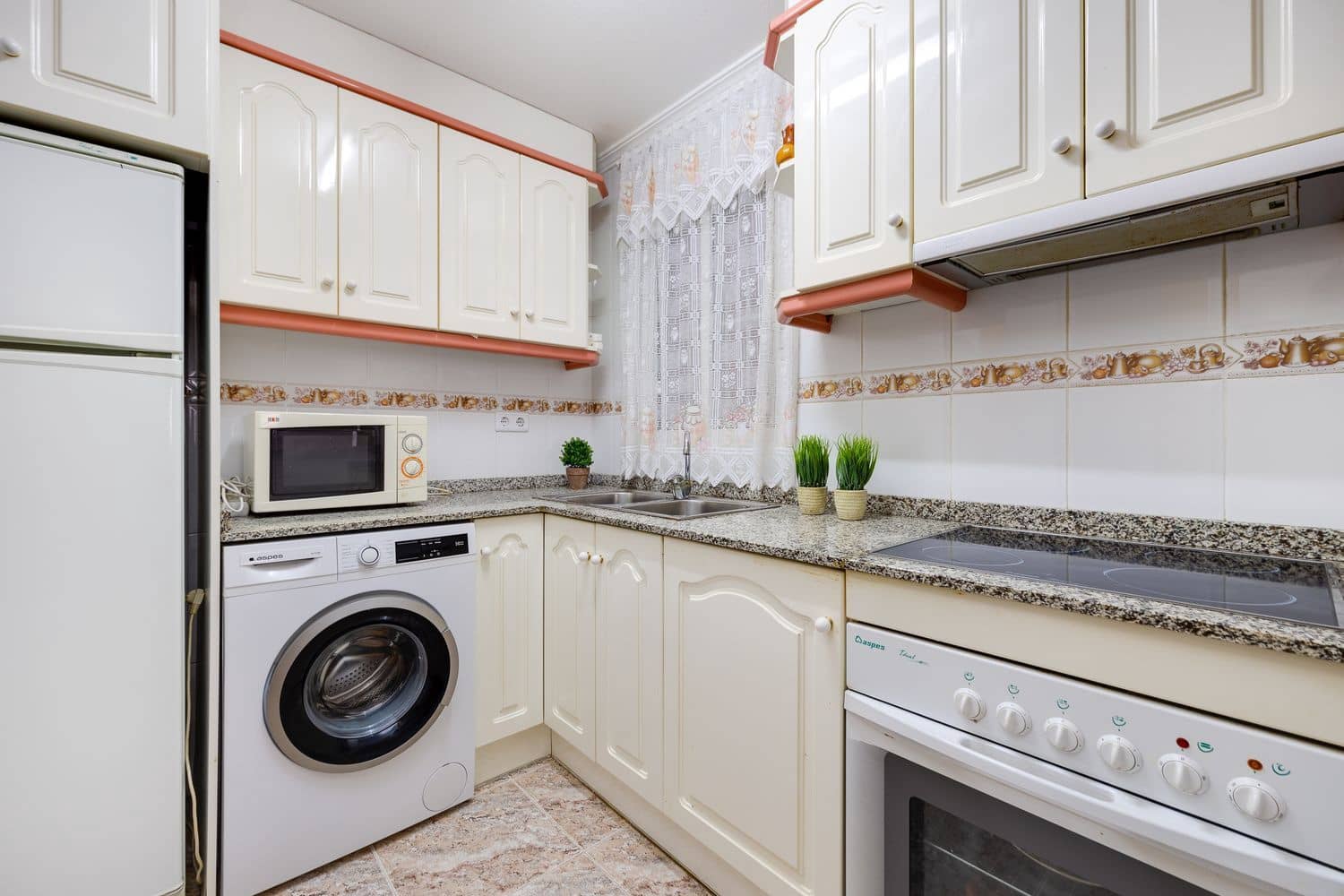 2 bedroom Apartment for sale in Torrevieja with garage - € 149,000 (Ref: 9719485)