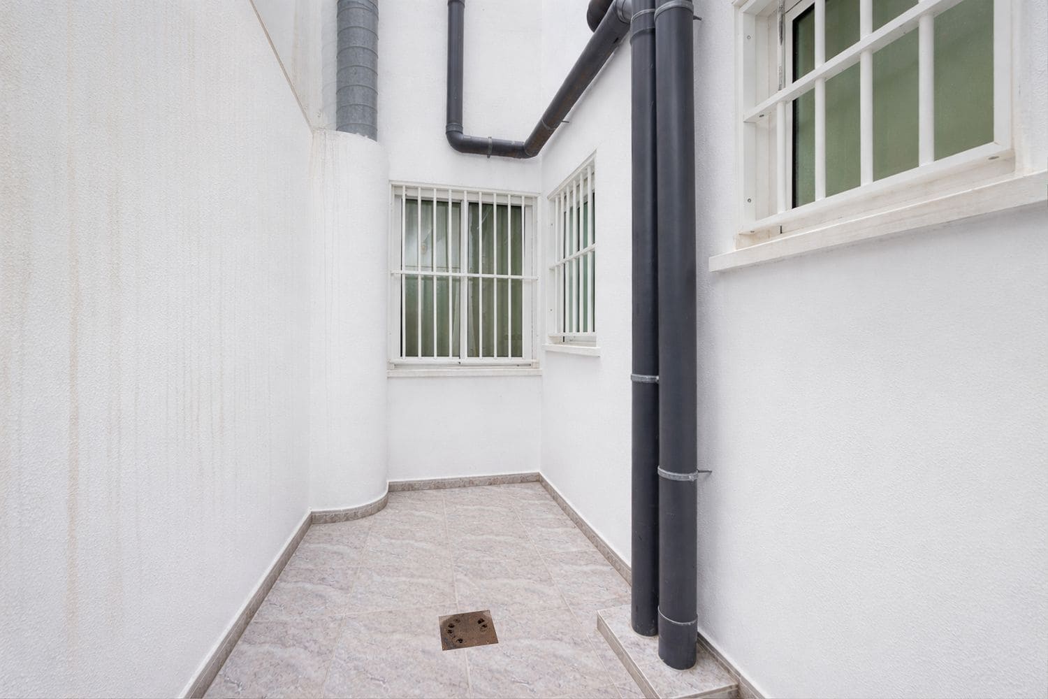 2 bedroom Apartment for sale in Torrevieja with garage - € 149,000 (Ref: 9719485)